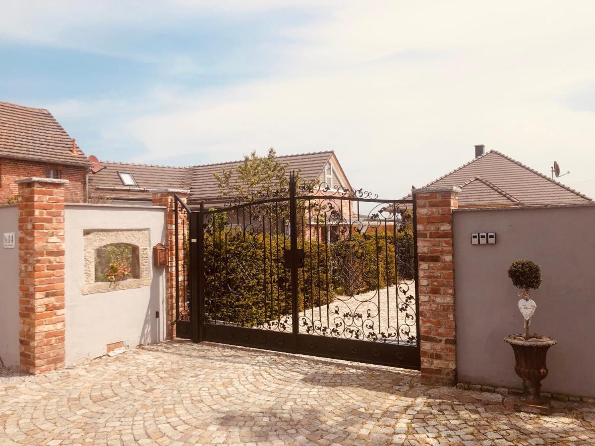 Alte Schmiede Mit Sauna, Pool Und Whirpool Im Aussenbereich Schoenstes Ferienhaus Der Lausitz Elsterheide Exterior photo