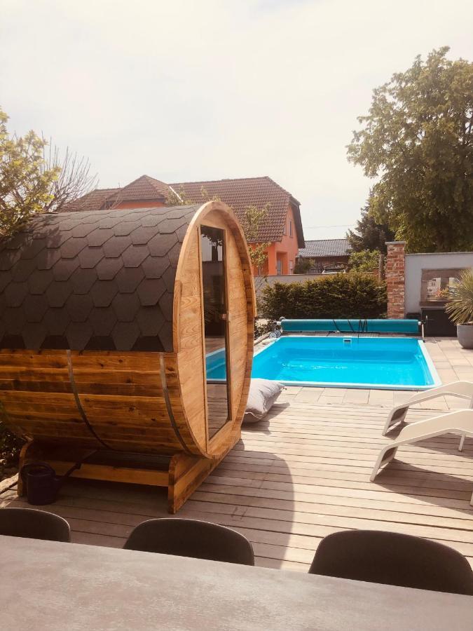 Alte Schmiede Mit Sauna, Pool Und Whirpool Im Aussenbereich Schoenstes Ferienhaus Der Lausitz Elsterheide Exterior photo